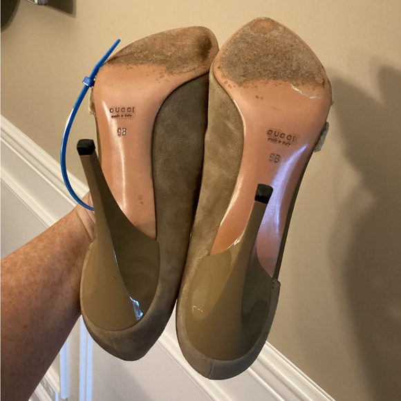 Gucci Beige Suede and Velvet Bow D’Orsay Pumps, Size 9B. - Picture 5 of 15